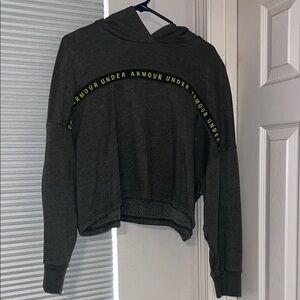 Under Armour Gray Sweatshirt Cozy and Stylish